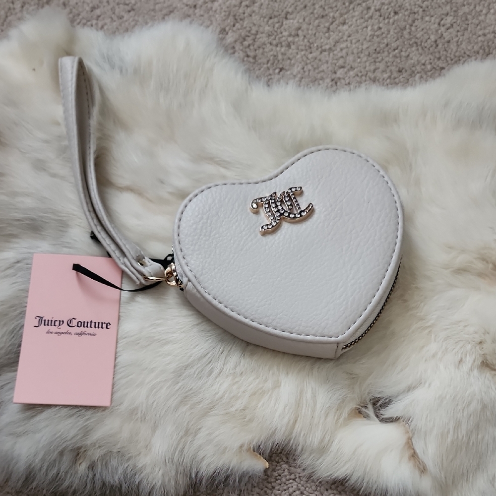 NWT. Juicy Couture Heart-Shaped Wristlet